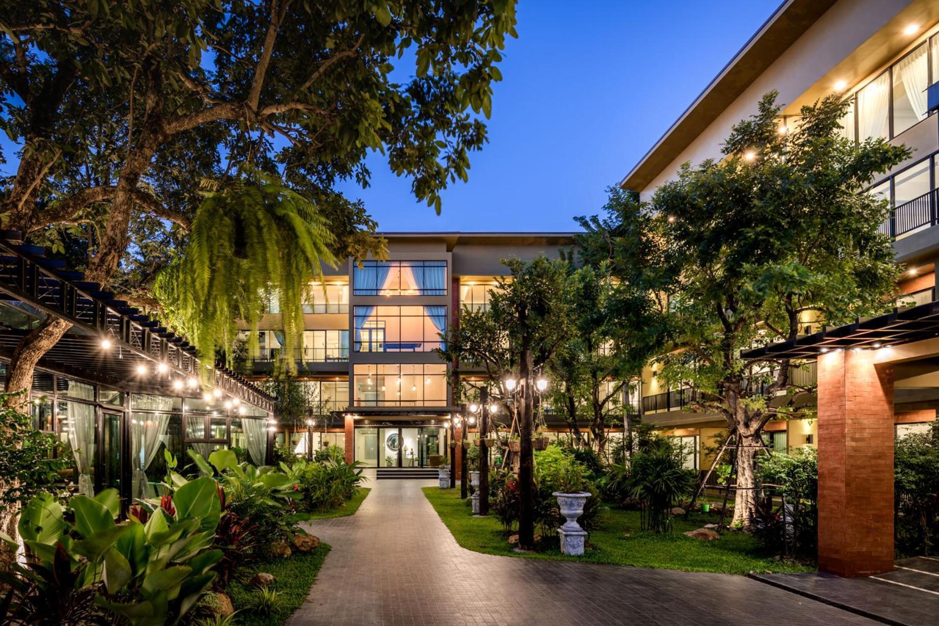 Trex Buriram Boutique Hotel Exterior photo